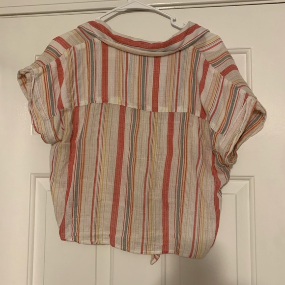 It’s a cute forever 21 top!! - Picture 2 of 4